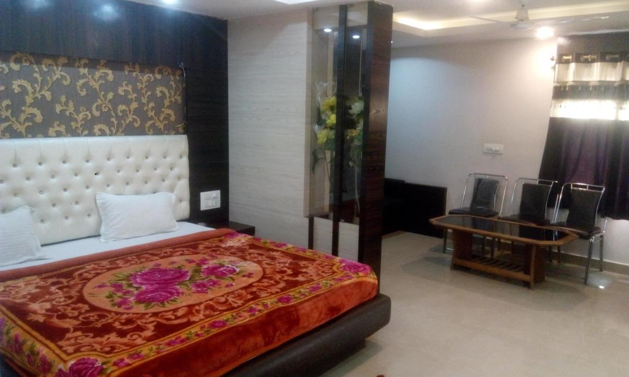 Hotel Priya Palace Ранчи Экстерьер фото