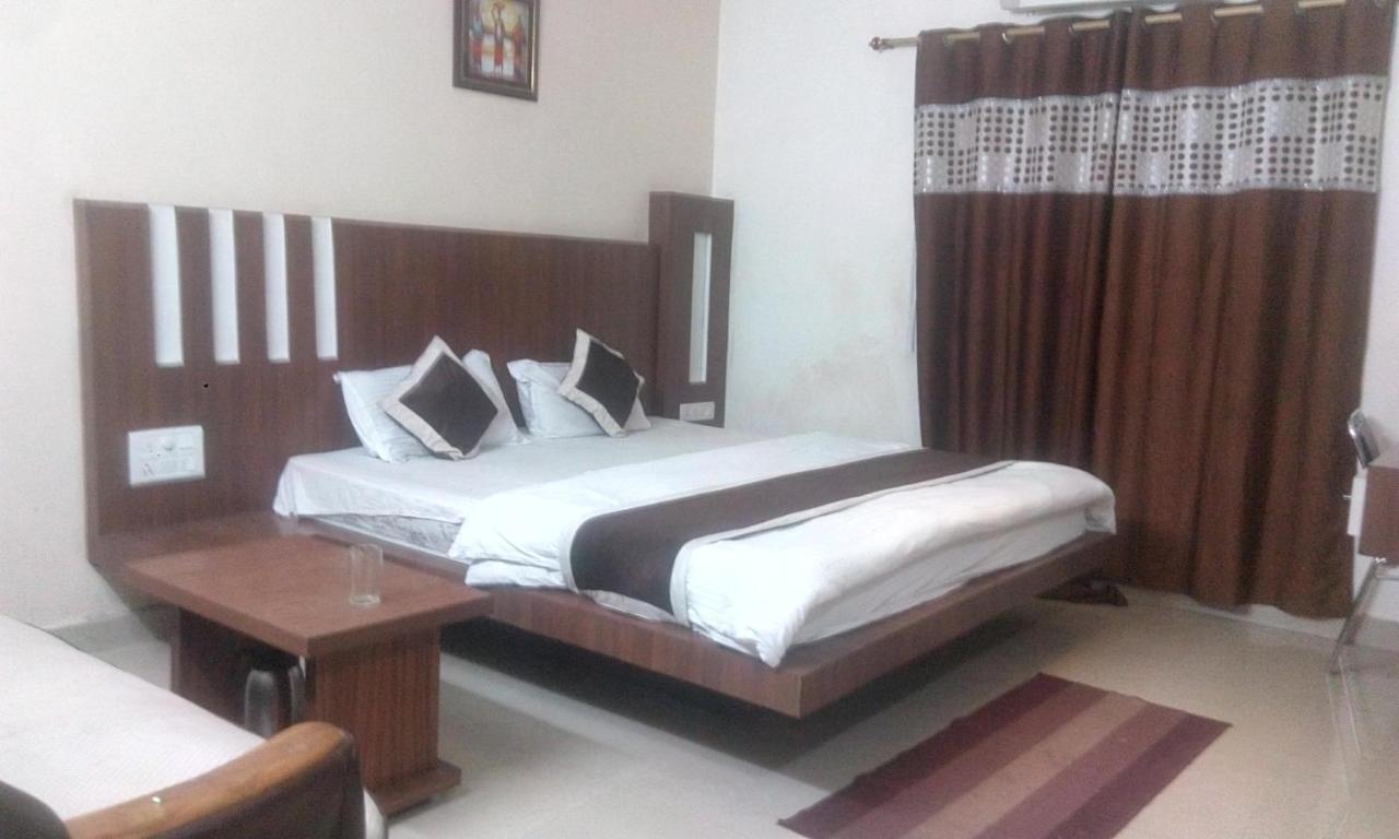 Hotel Priya Palace Ранчи Экстерьер фото